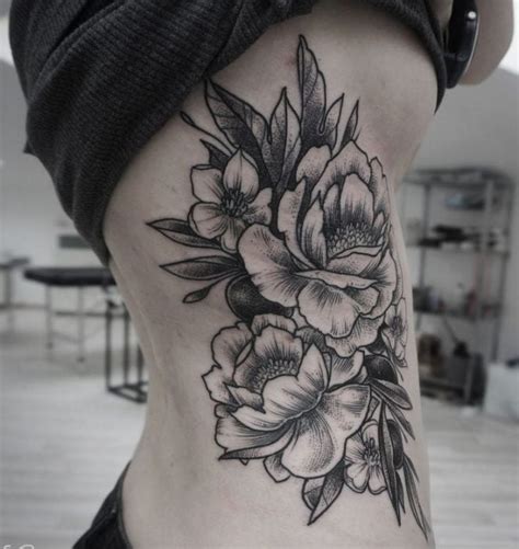 tatuaje costilla mujer|Tatuajes en la costilla: Arte femenino y elegante que cautiva